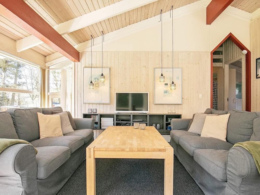 Luxurious Cottage in Hals Jutland With Swimming Pool