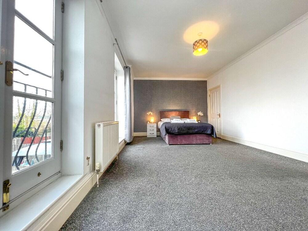 Redbourne Terrace Large Home