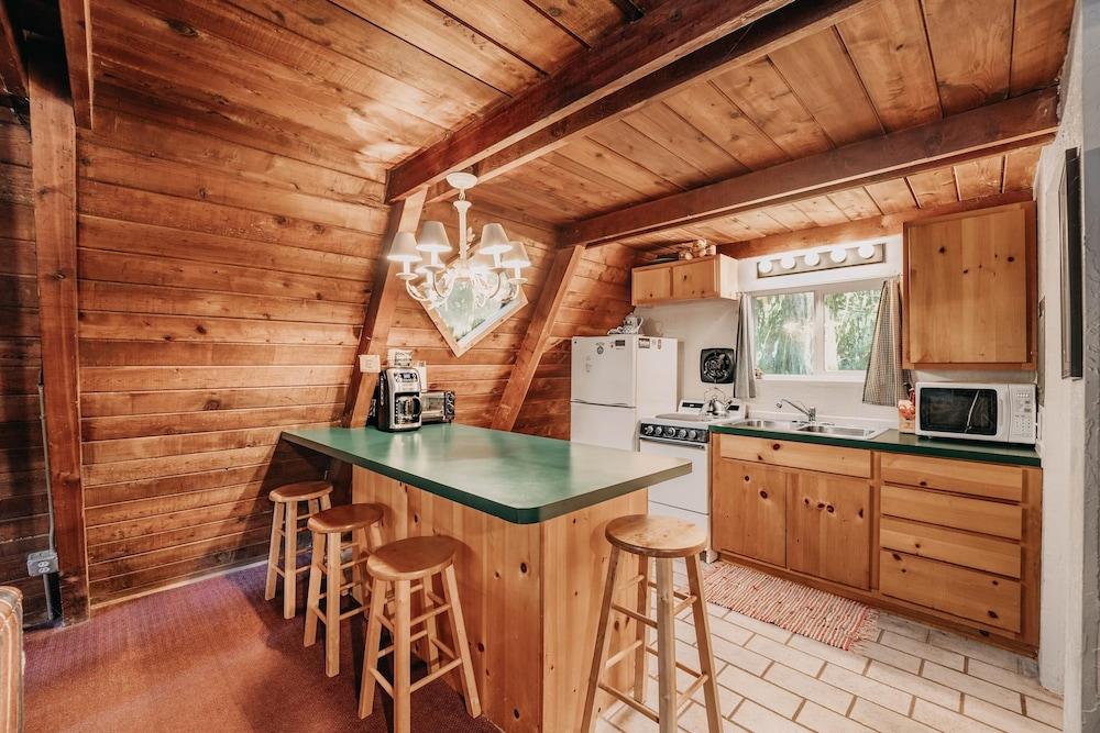 Cabin 54 - A Nostalgic and Rustic Mountain Retreat