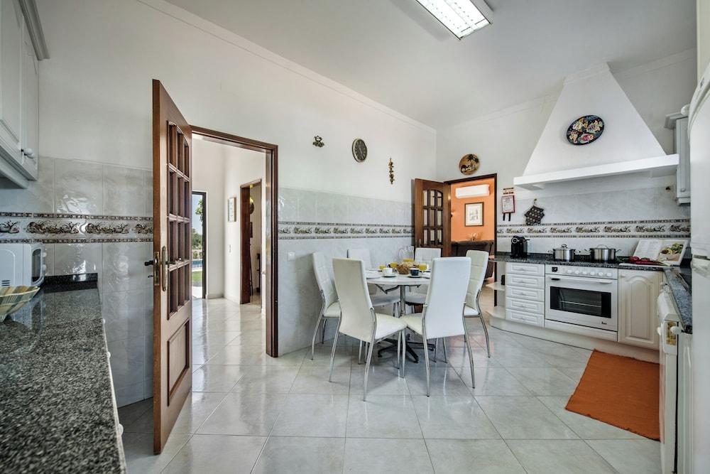 Villa V3 With Private Pool and air Conditioning and Free Wifi Internet