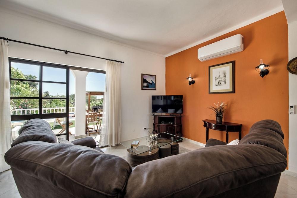 Villa V3 With Private Pool and air Conditioning and Free Wifi Internet