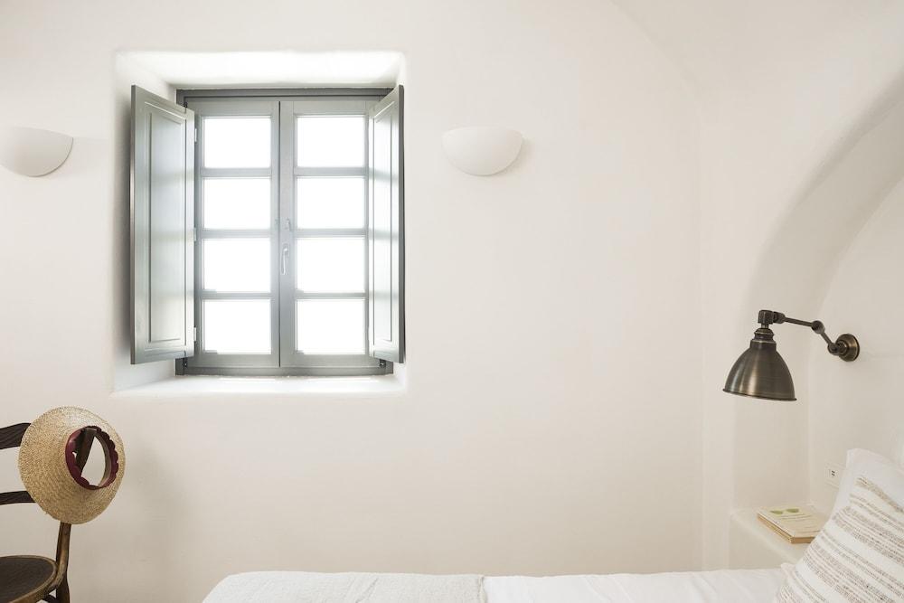 Armenaki -  Adults Only