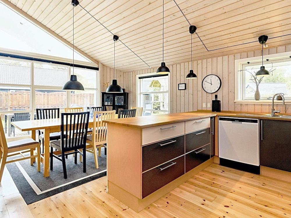 10 Person Holiday Home in Vaeggerlose