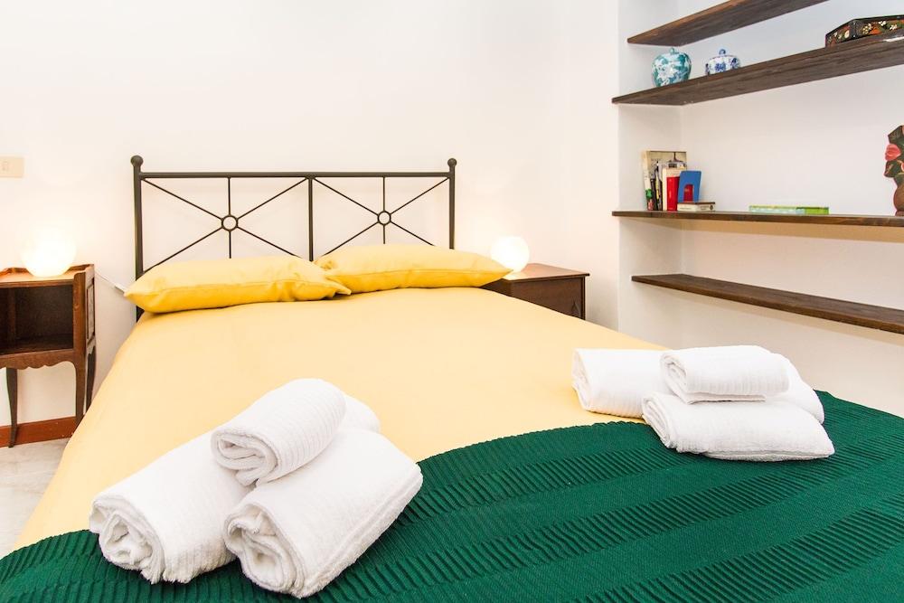 Principe Railway Station Flat