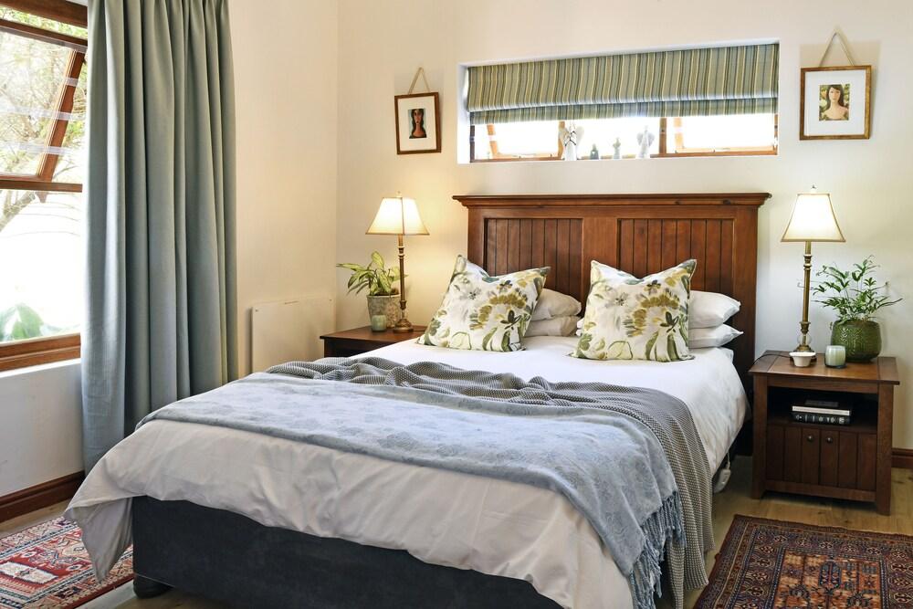 Petit Plaisir is a Romantic Self-catering Cottage on the Side of the Village no1