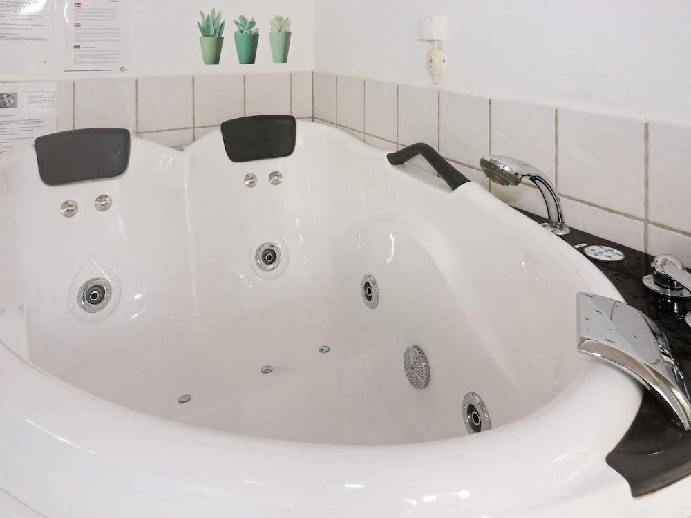 8 Person Holiday Home in Hadsund-by Traum