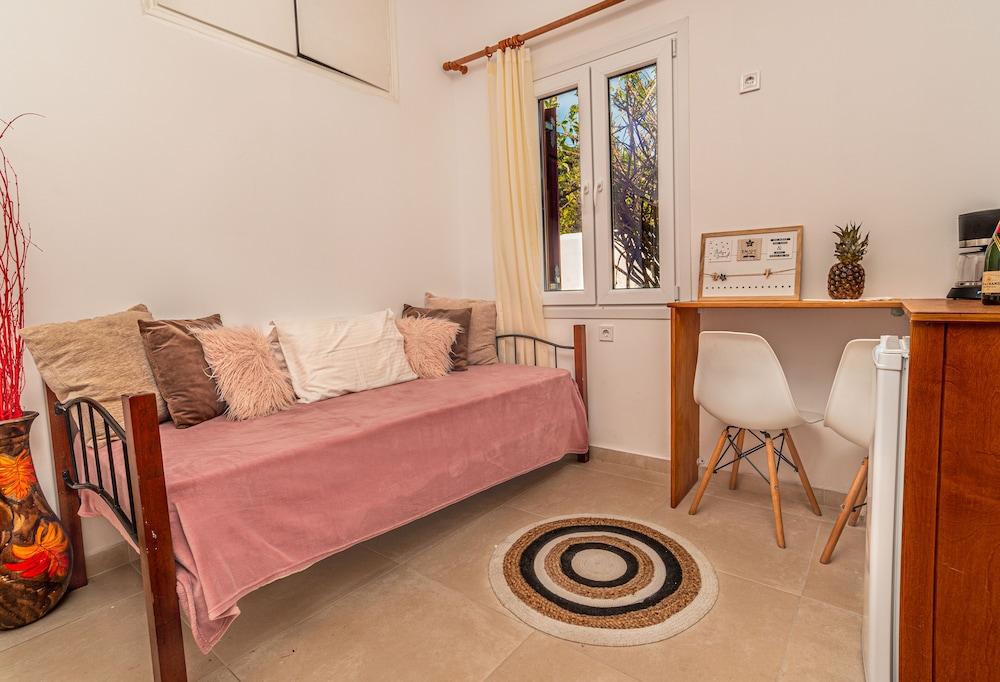 Dimelal Mikonos Downtown Apartments