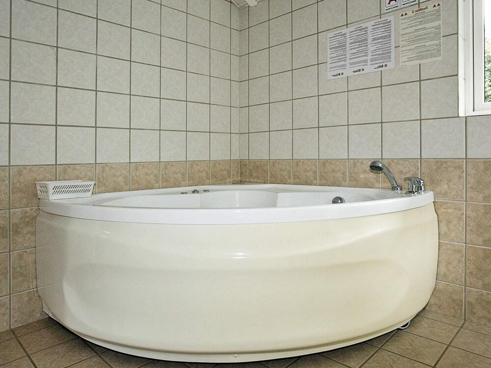 Cozy Holiday Home in Hadsund near Family Friendly Beach