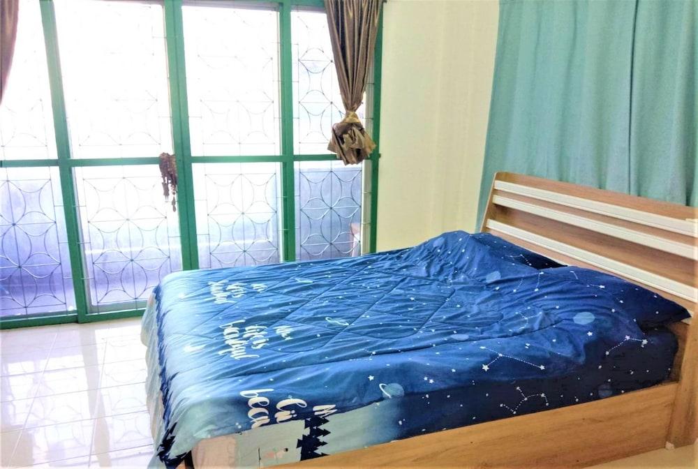 COZY Rooms @ Bitcoin Bistro