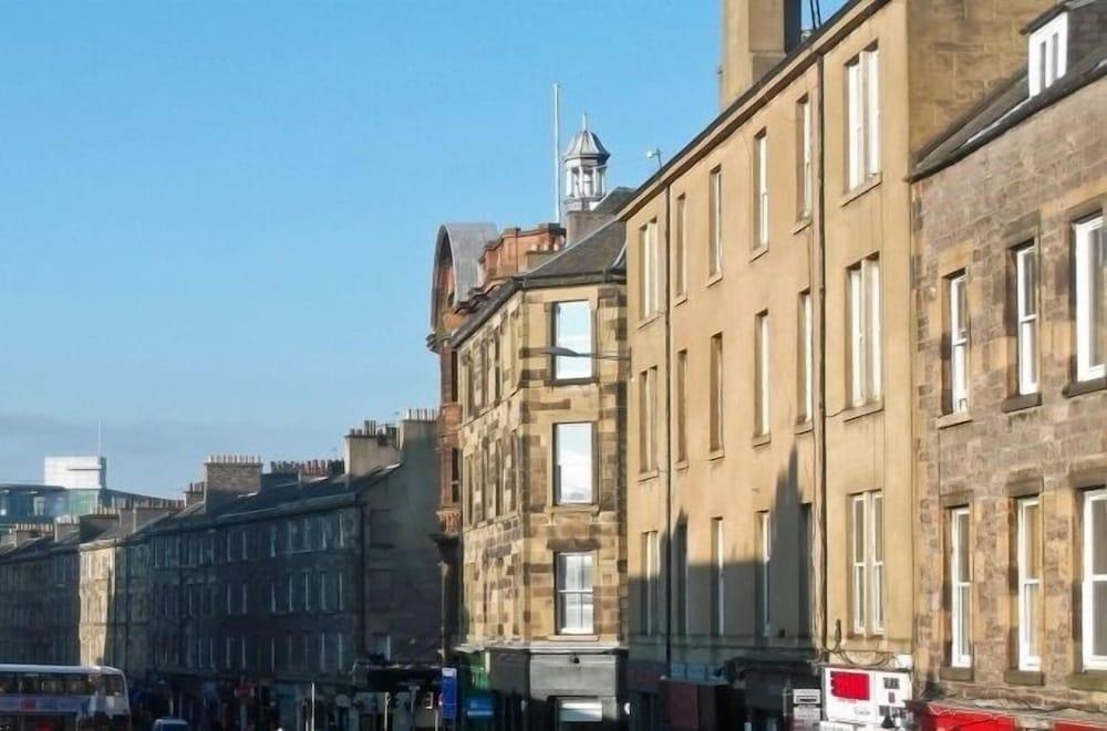 Central 3 double bed apartment