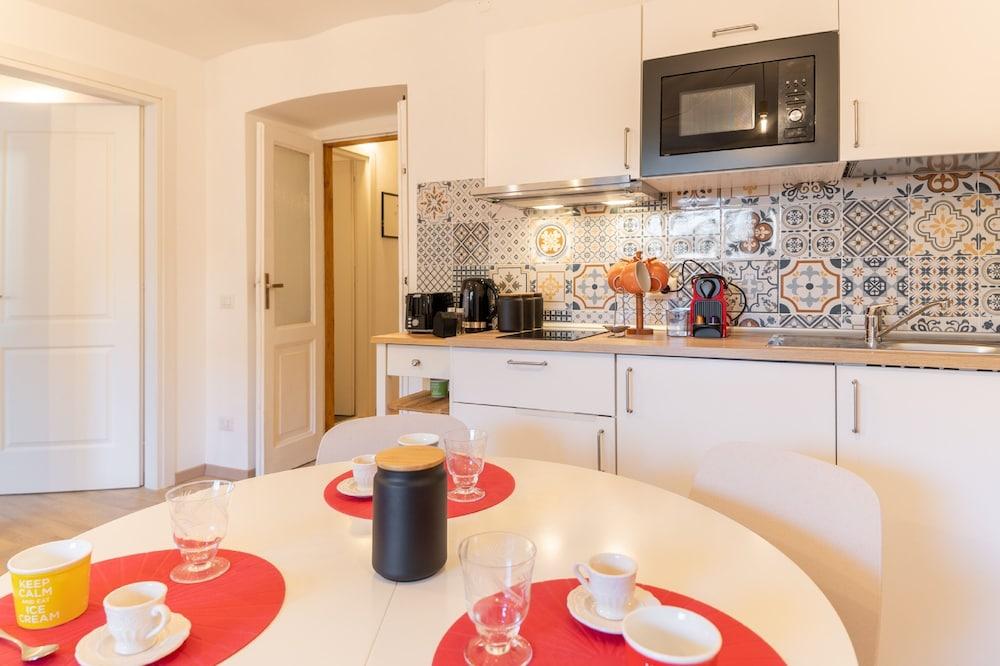 Domus Domi Barberini Sq