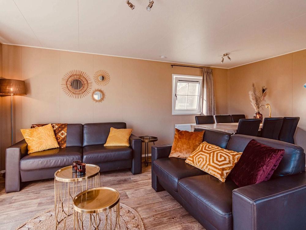 Holiday Home With Terrace in Giethoorn