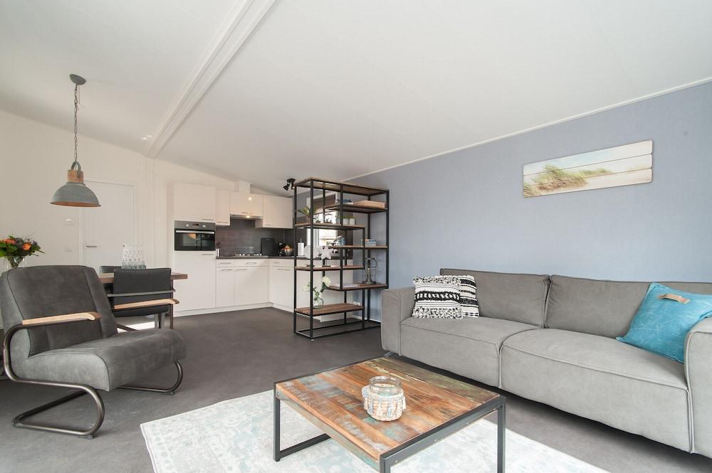 Chalet in Noordwijk Near North Sea Beach