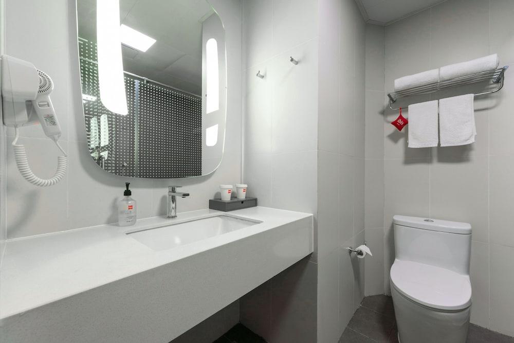 Ibis Dalian Yida Spring Field Hotel