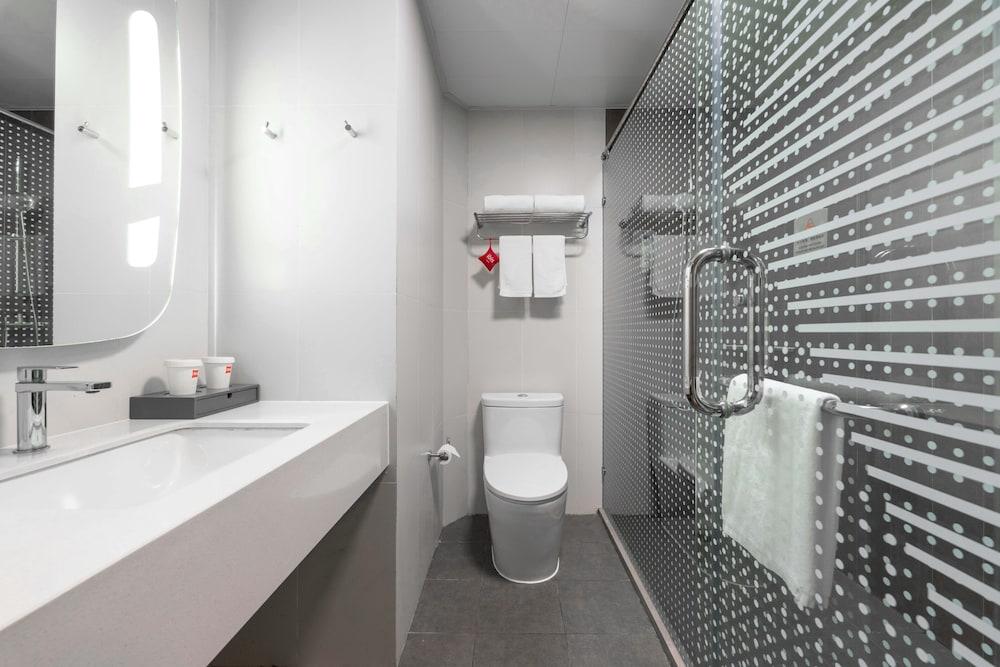 Ibis Dalian Yida Spring Field Hotel