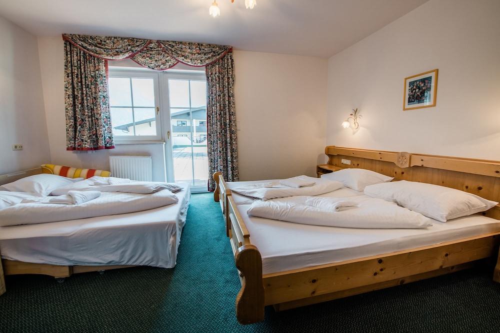 Hotel Rothirsch by Skinetworks