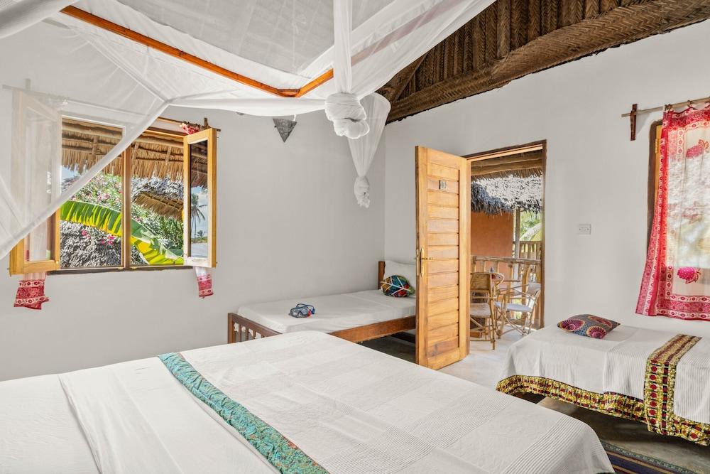 Shanuo Beach Bungalows