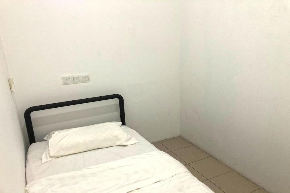 SPOT ON 90077 Cherry's Lodge