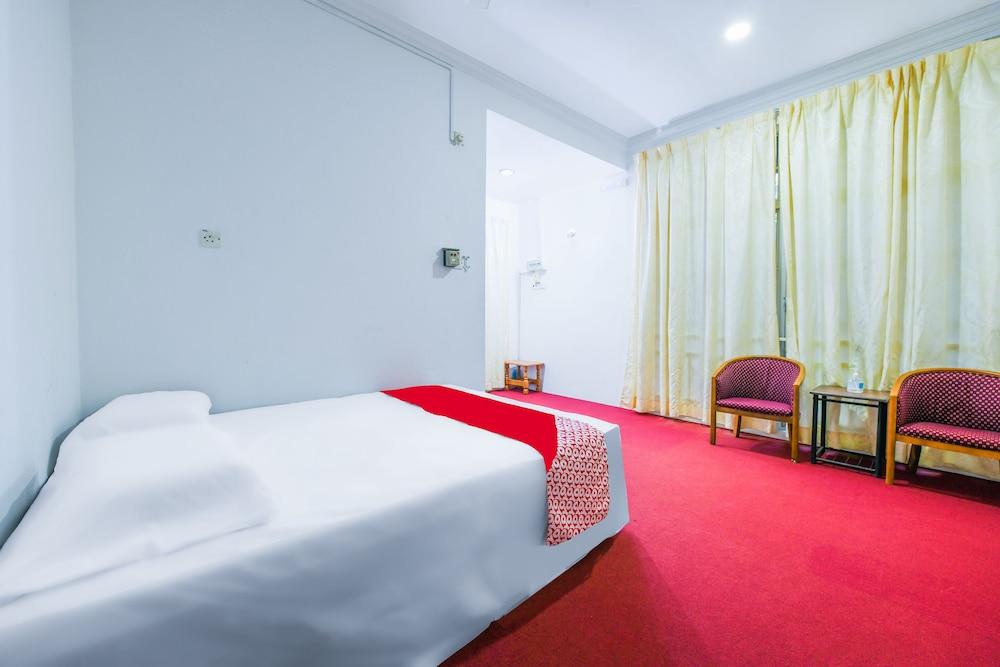 SPOT ON 89954 D'yan Chalet