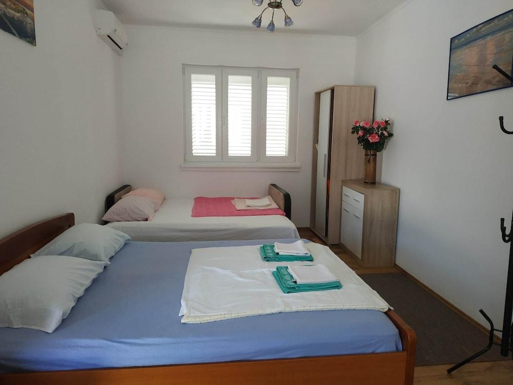 Detached Holiday House few Steps From the Beach