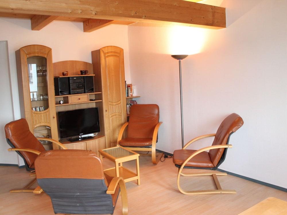 Geraeumige Ferienwohnung in Boddin mit Garten