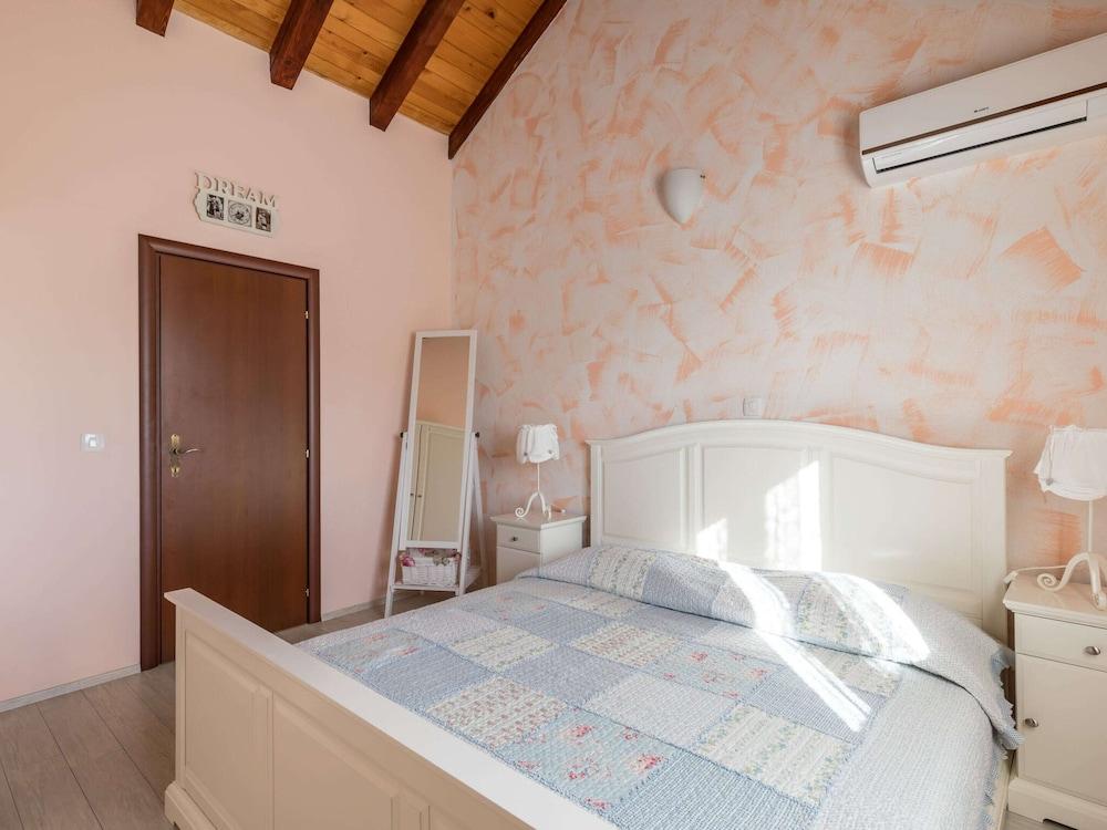 Luxurious Villa in Selca With Pool