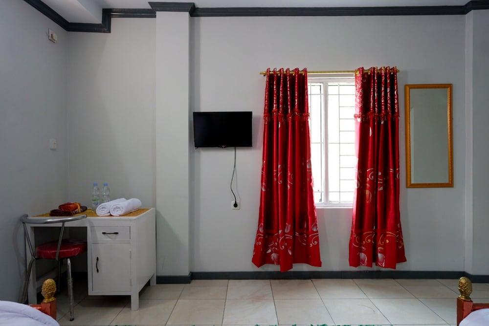 RedDoorz @ Hotel Aulia Majene