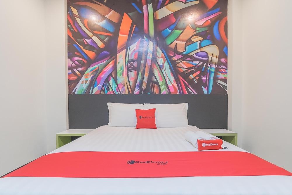 RedDoorz @ Rajawali KM 5