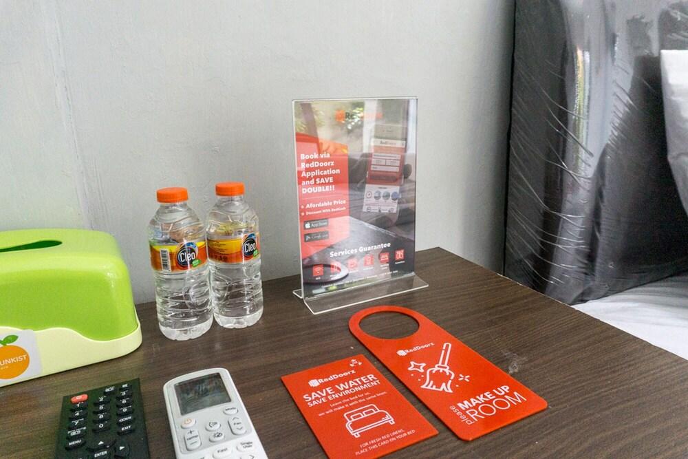 RedDoorz @ WR Supratman Pacitan