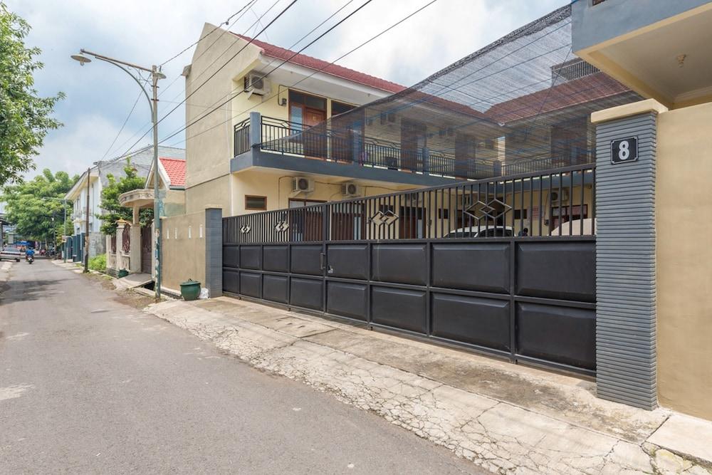 KoolKost near GOR Untung Suropati