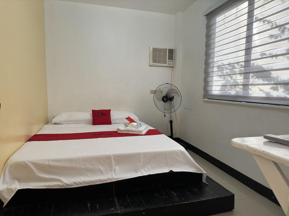 RedDoorz near Mariners Legazpi