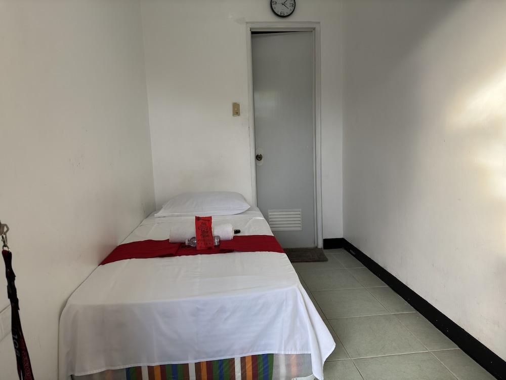 RedDoorz near Mariners Legazpi