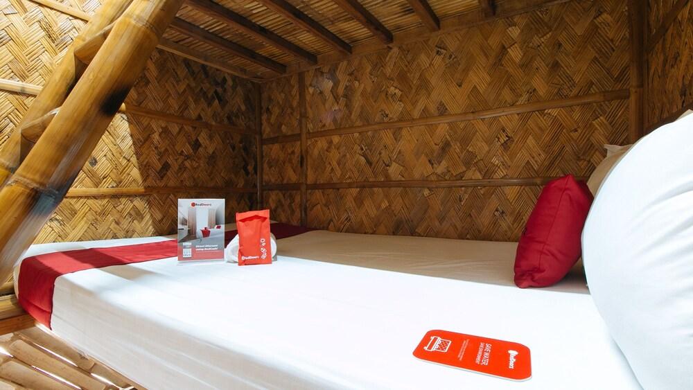 RedDoorz Premium @ Trece Indang Road