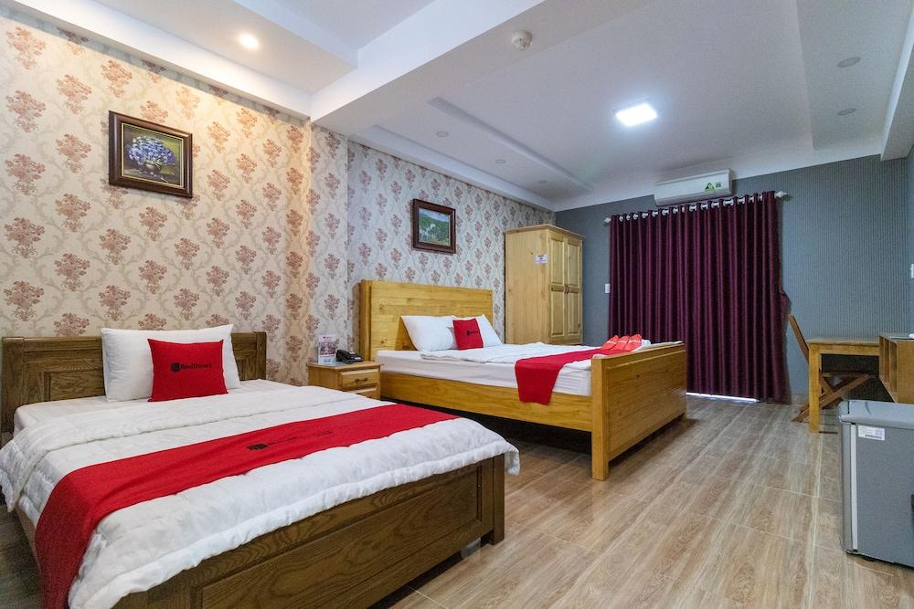 RedDoorz Plus near Vincom Go Vap 3