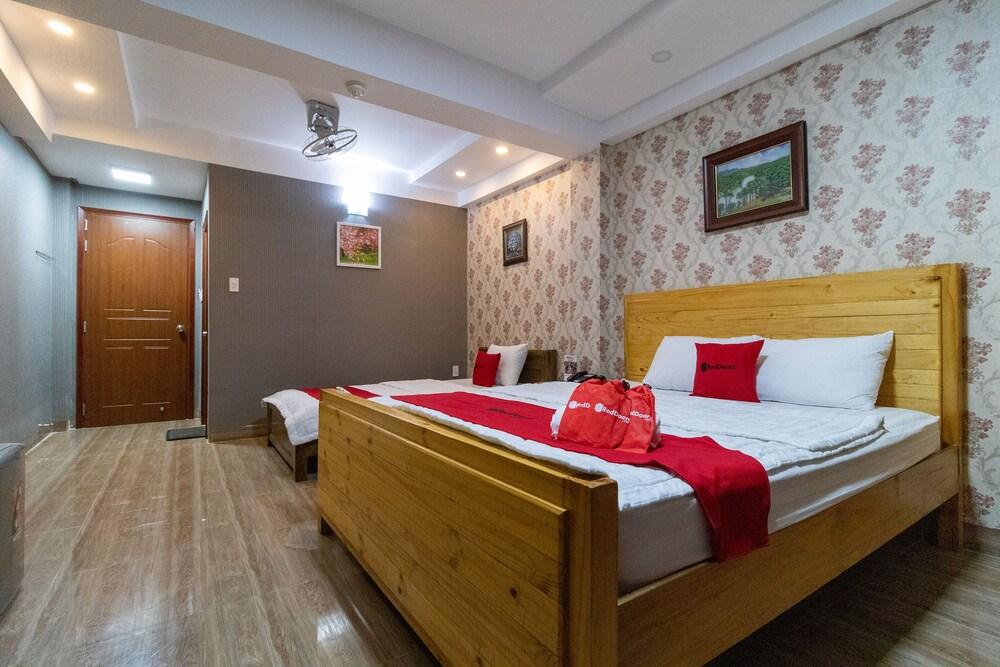 RedDoorz Plus near Vincom Go Vap 3