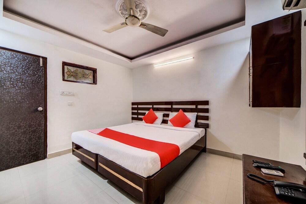 OYO 33504 Hotel Ananda Inn