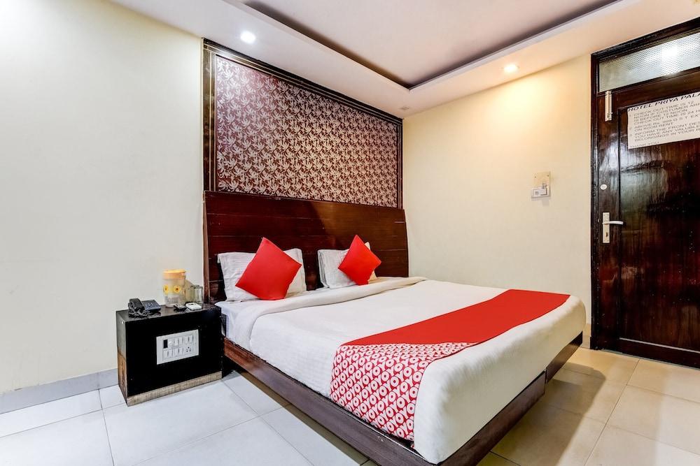 OYO 5985 Hotel Priya Palace