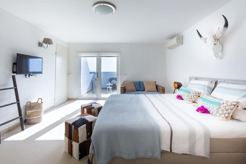 Fascinating Ocean Front 3BR Penthouse at Blue Bay Beach & Golf Resort