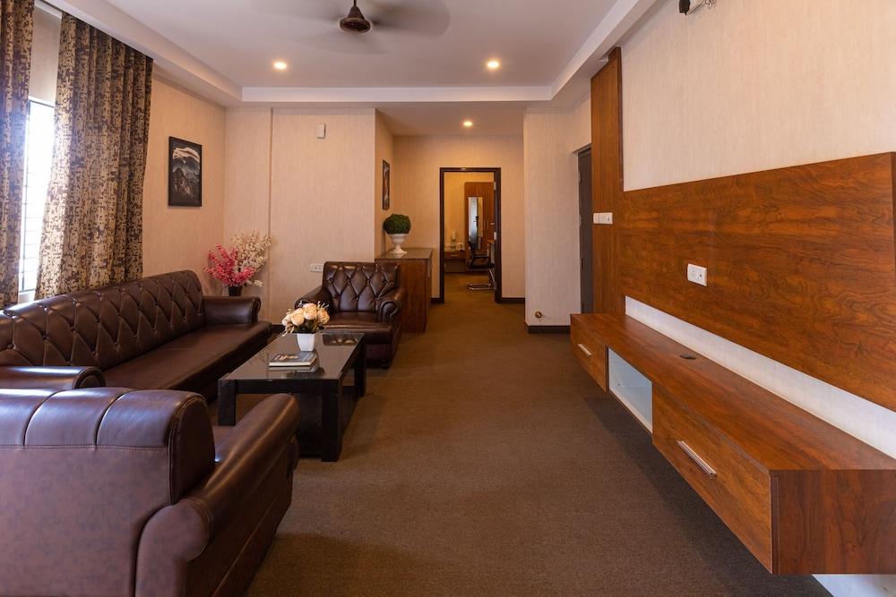 Vera by Bisque Brookefield