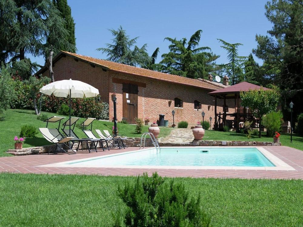 Villa with Private Pool near Cortona in Calm Countryside & Hilly Landscape