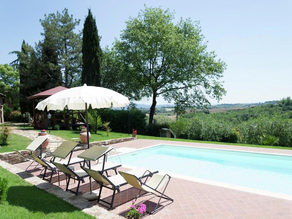 Villa with Private Pool near Cortona in Calm Countryside & Hilly Landscape