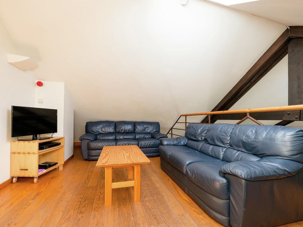 Cottage in Ferrieres With Sauna & Garden