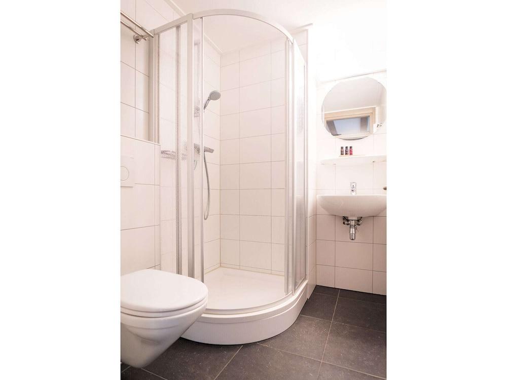 Spacious Farmhouse in De Cocksdorp With Garden