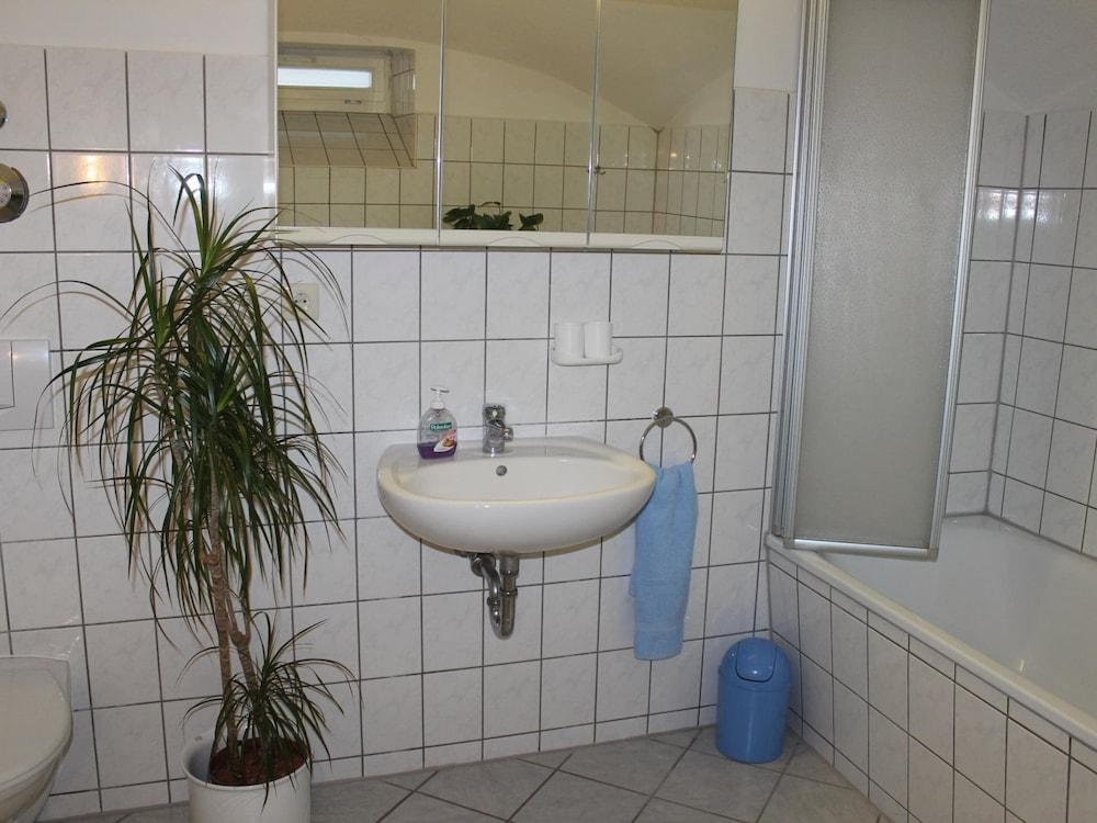 Wohnung in Weibig mit Garten