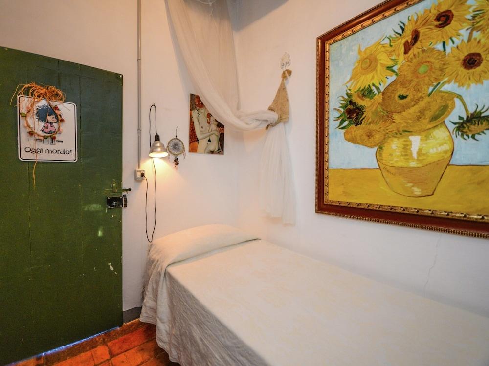 Cottage in Montefiore Near Forest and Beach