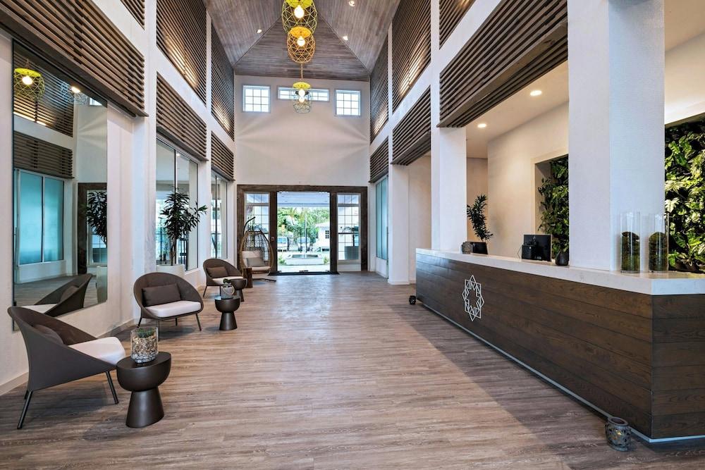 Alaia Belize, Autograph Collection