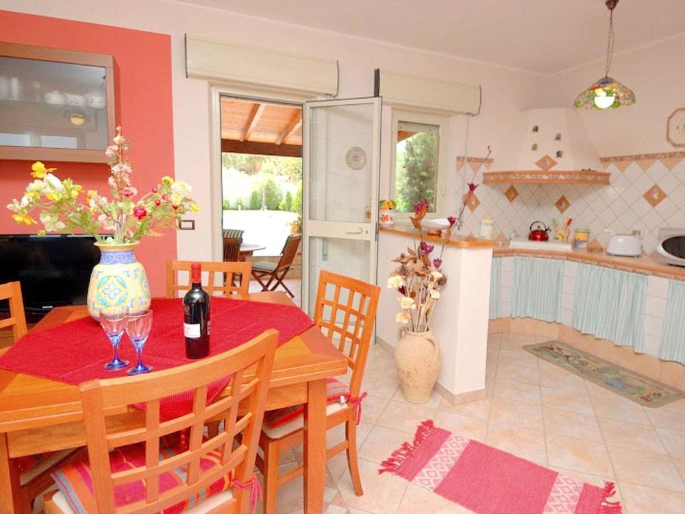 Belvilla by OYO Villa Rita