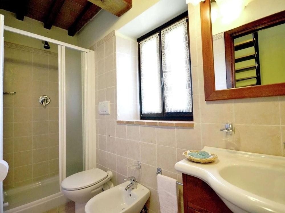 Villa with Private Pool near Cortona in Calm Countryside & Hilly Landscape