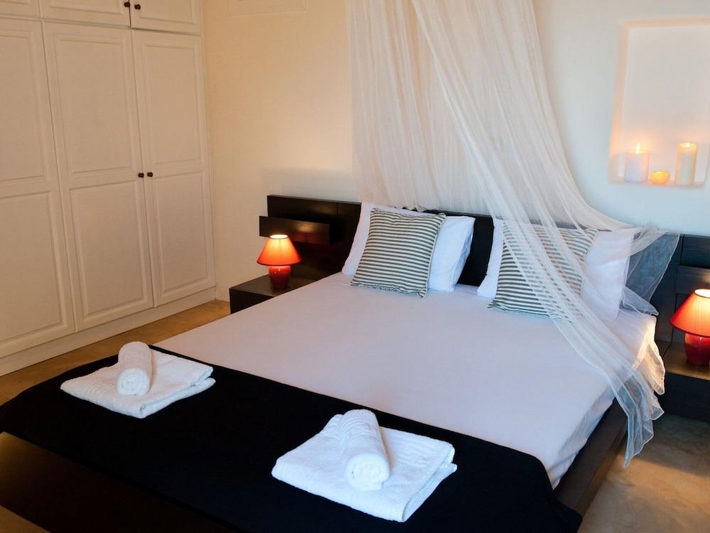 Villa in Mykonos Near Agios Sostis Beach