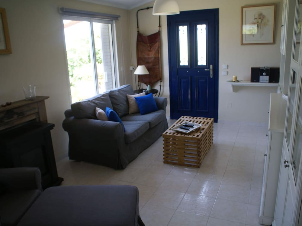 Holiday Home With Garden in Kritinia